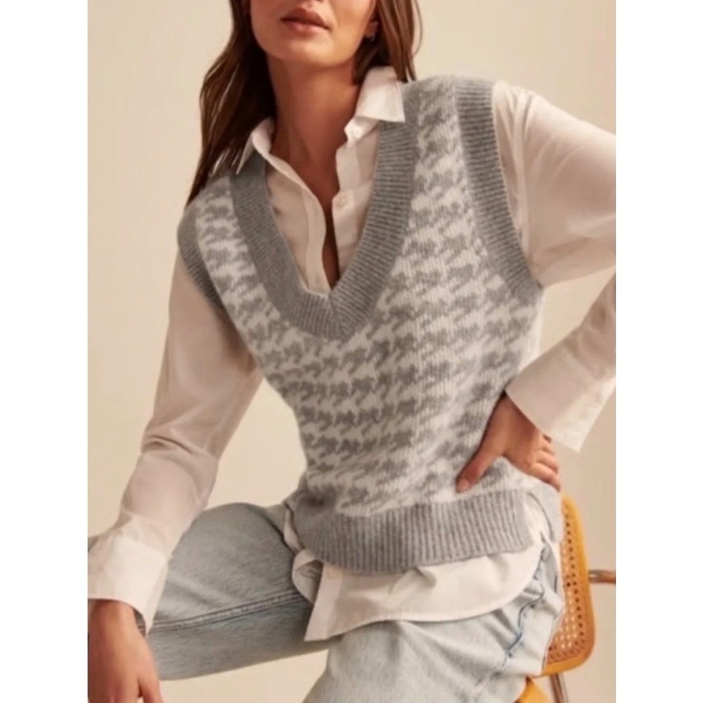 Abercrombie Houndstooth Knit Sweater Vest Gray Ivory Preppy V Neck Size M